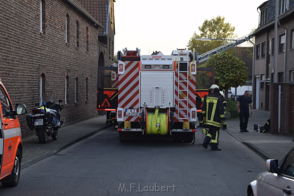 Feuer 2 Vollbrand Reihenhaus Roggendorf Berrischstr P003.JPG - Miklos Laubert